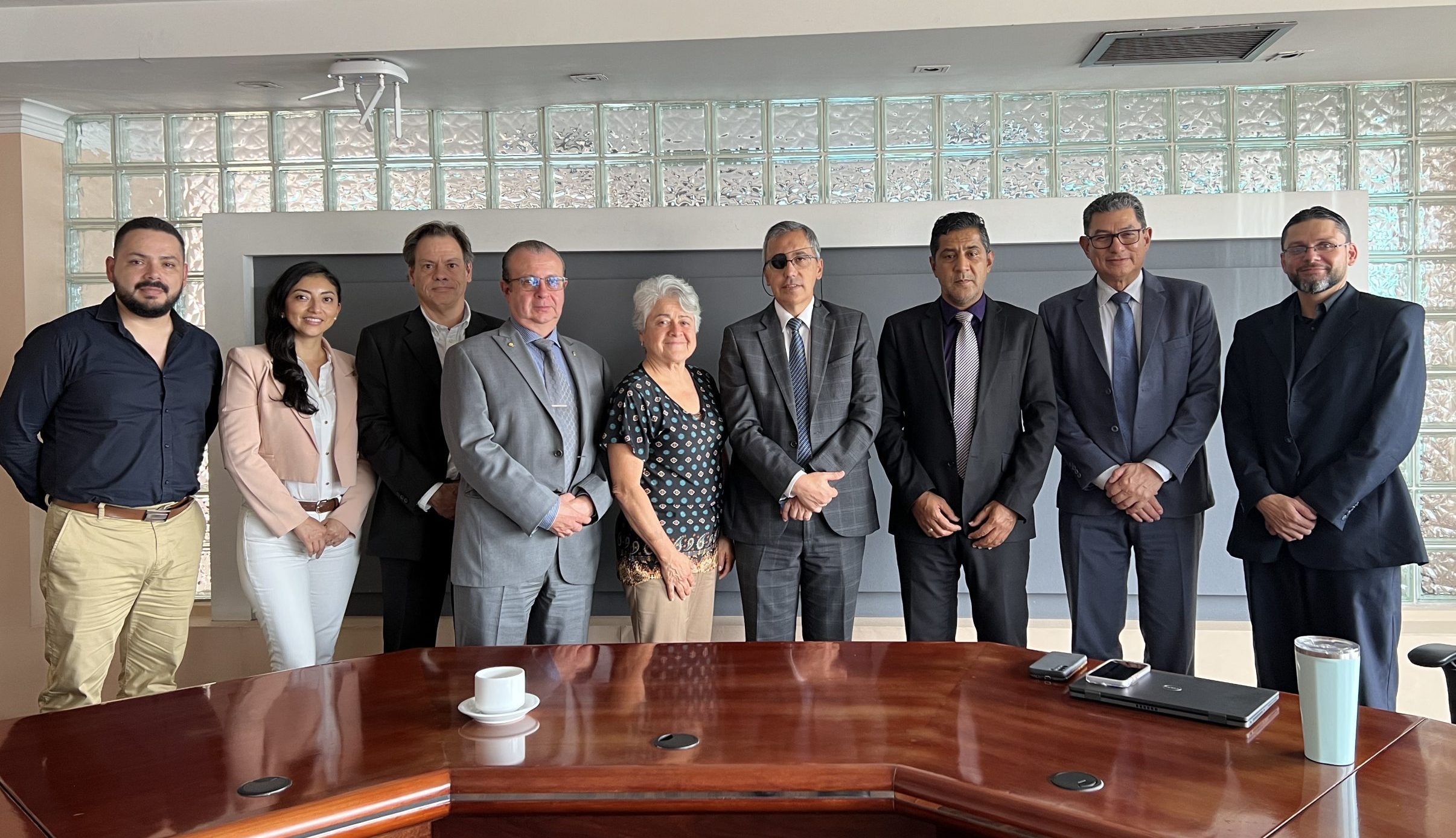 Reunión Hacienda CR2